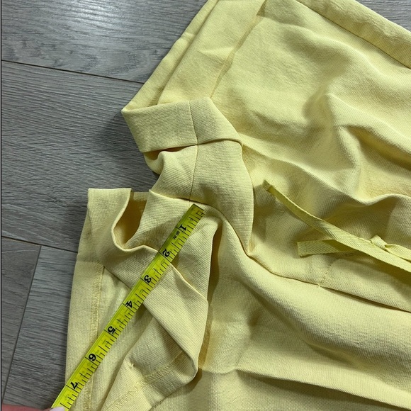 Aritzia Wilfred Lucienne Yellow High Waisted Shorts - Picture 13 of 14